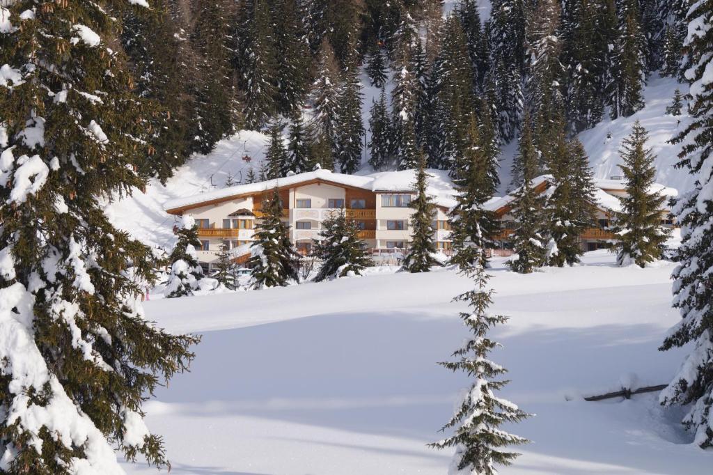 Hotel Costes Corvara In Badia Εξωτερικό φωτογραφία